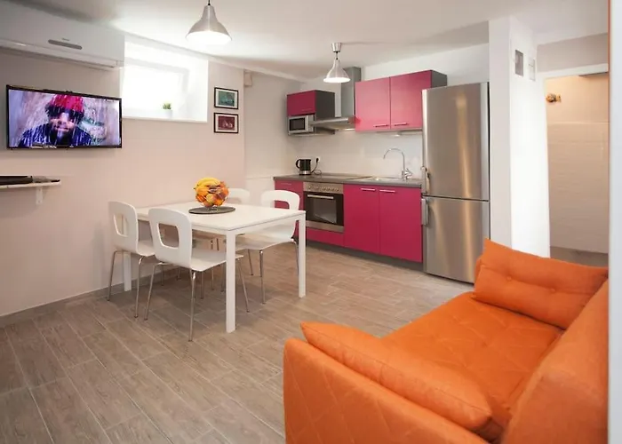 Brand New Damir In Center Split