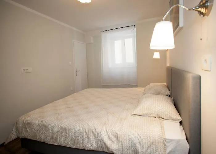 Brand New Damir In Center *