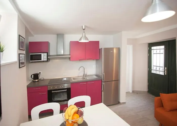 Brand New Damir In Center Split