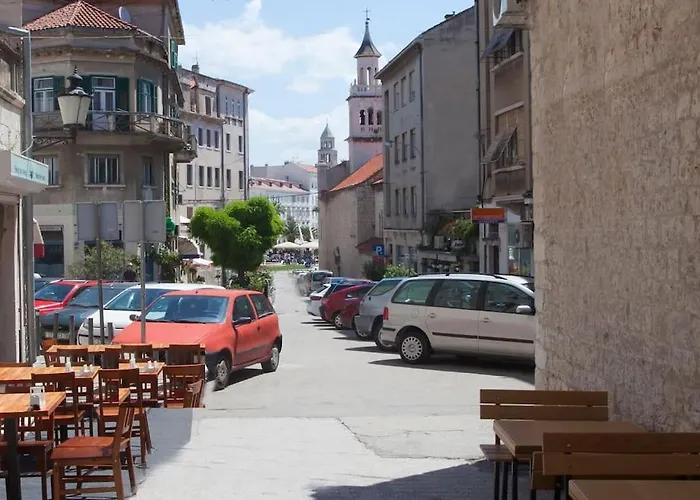 Brand New Damir In Center *