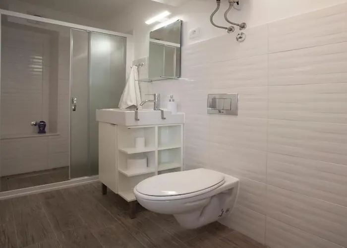 Brand New Damir In Center Apartment *