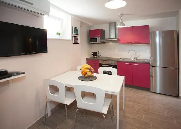 Brand New Damir In Center