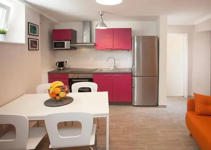 Brand New Damir In Center Split