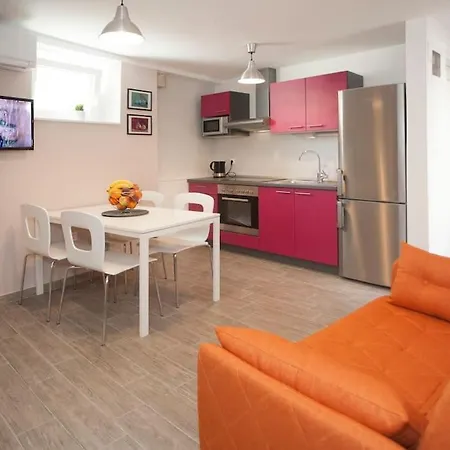 Brand New Damir In Center Split