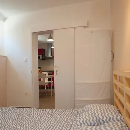 Brand New Damir In Center Split